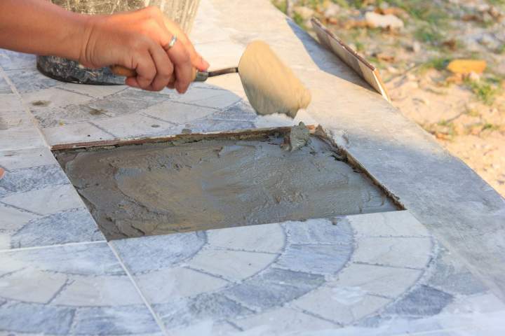 Pose de carrelage pour sols et murs en intérieur et en extérieur